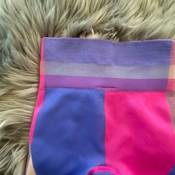 Nike Sculpt Icon Clash 8” bike shorts, XS - Picture 5 of 10